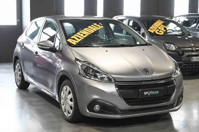 Peugeot 208 view 3