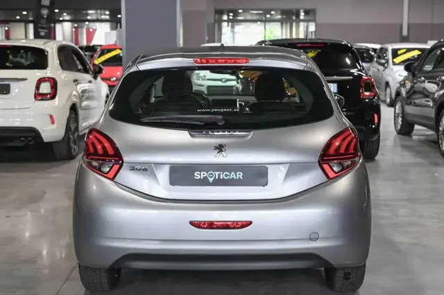 Peugeot 208 view 6
