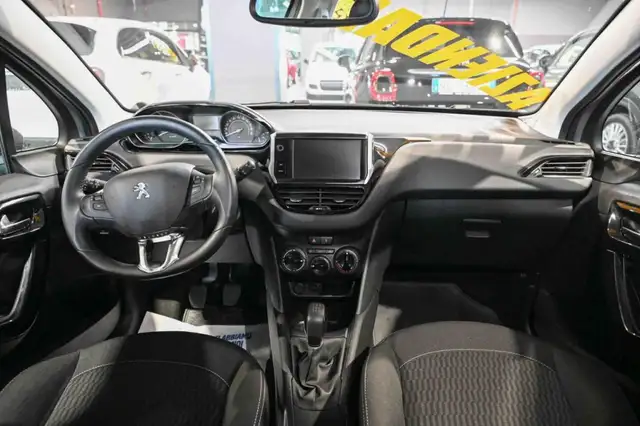 Peugeot 208 view 10