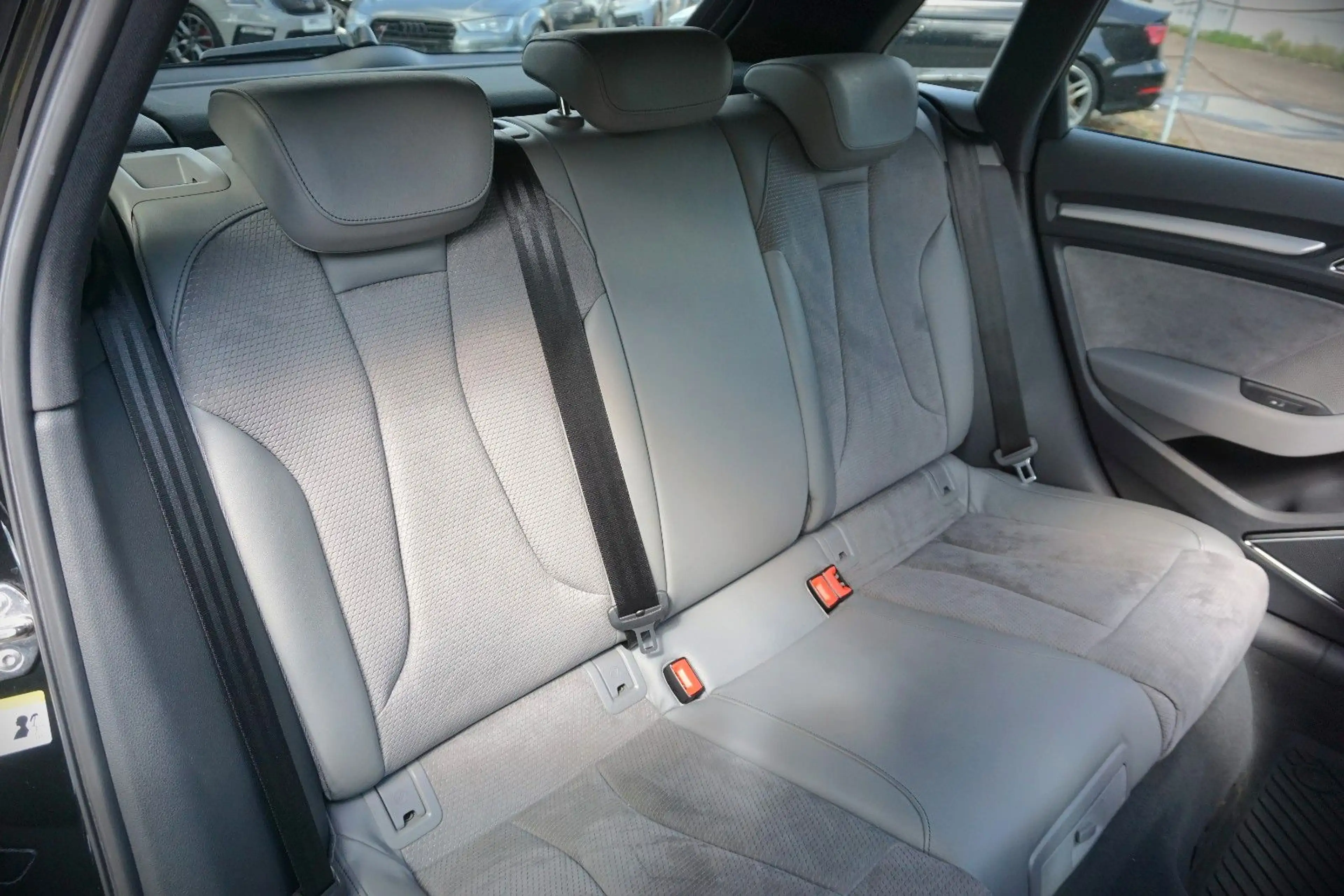 Audi S3 Sportback 2.0 TFSI quattro / Pano./ Digital-T — photo 11