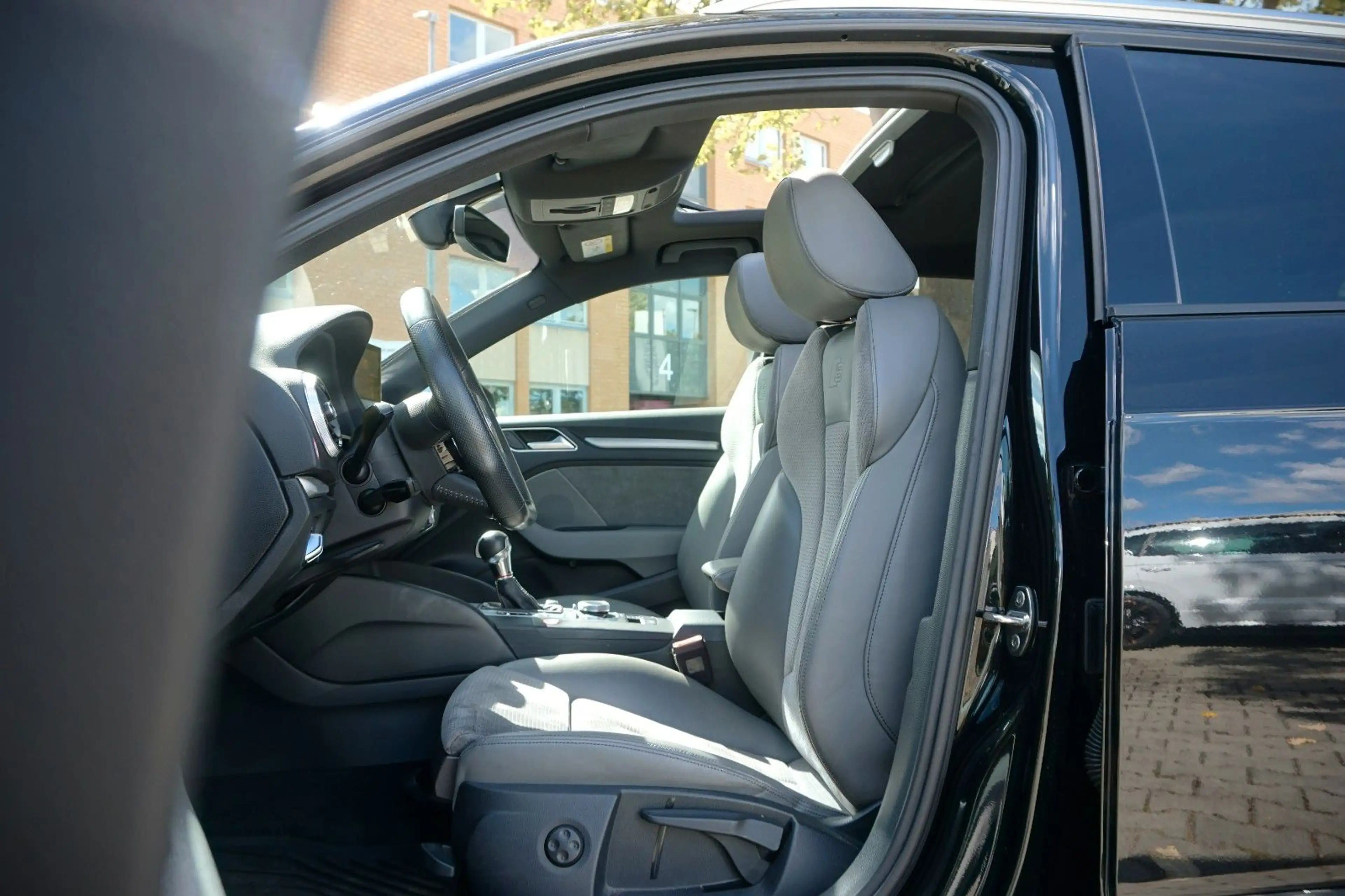 Audi S3 Sportback 2.0 TFSI quattro / Pano./ Digital-T — photo 8