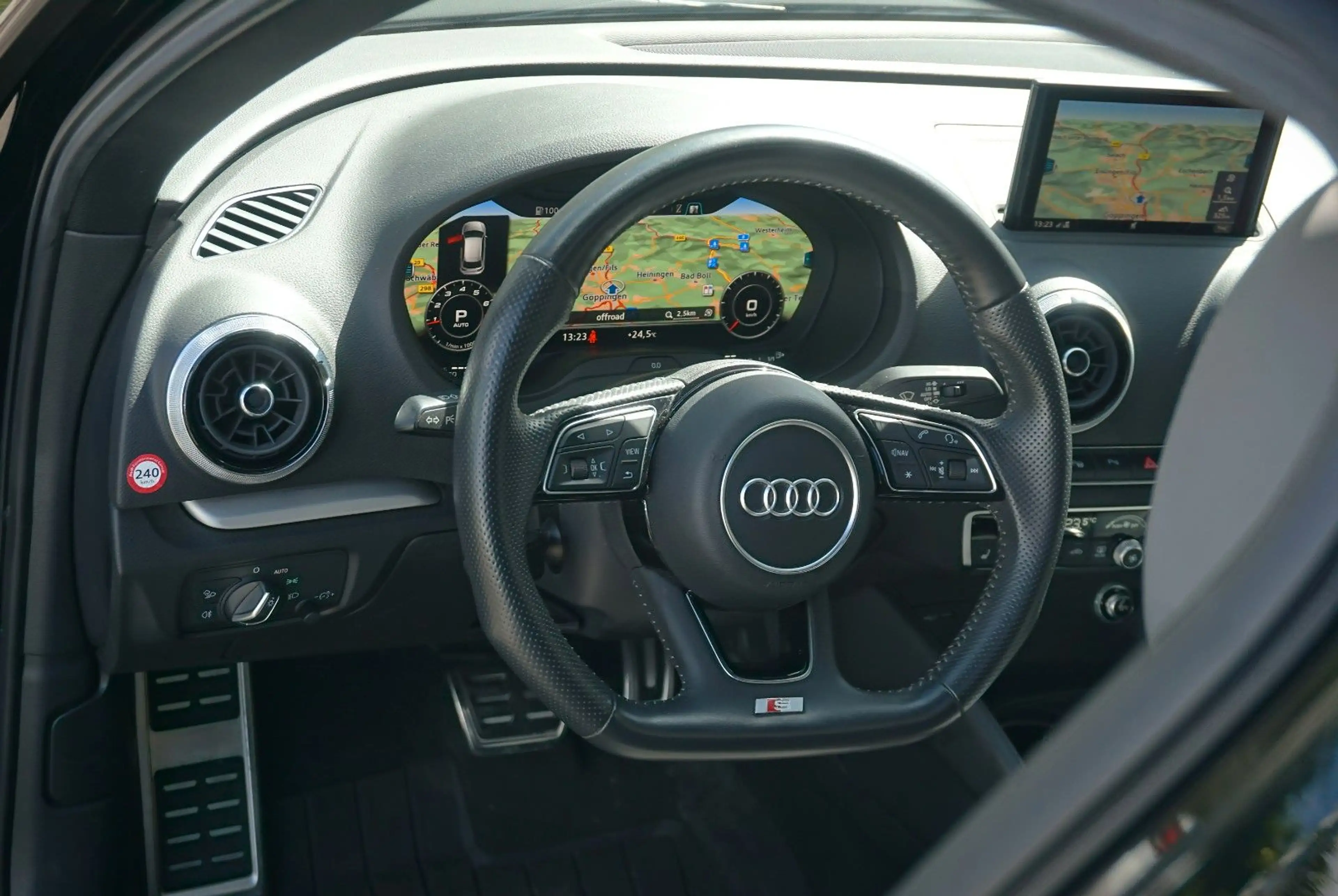 Audi S3 Sportback 2.0 TFSI quattro / Pano./ Digital-T — photo 7
