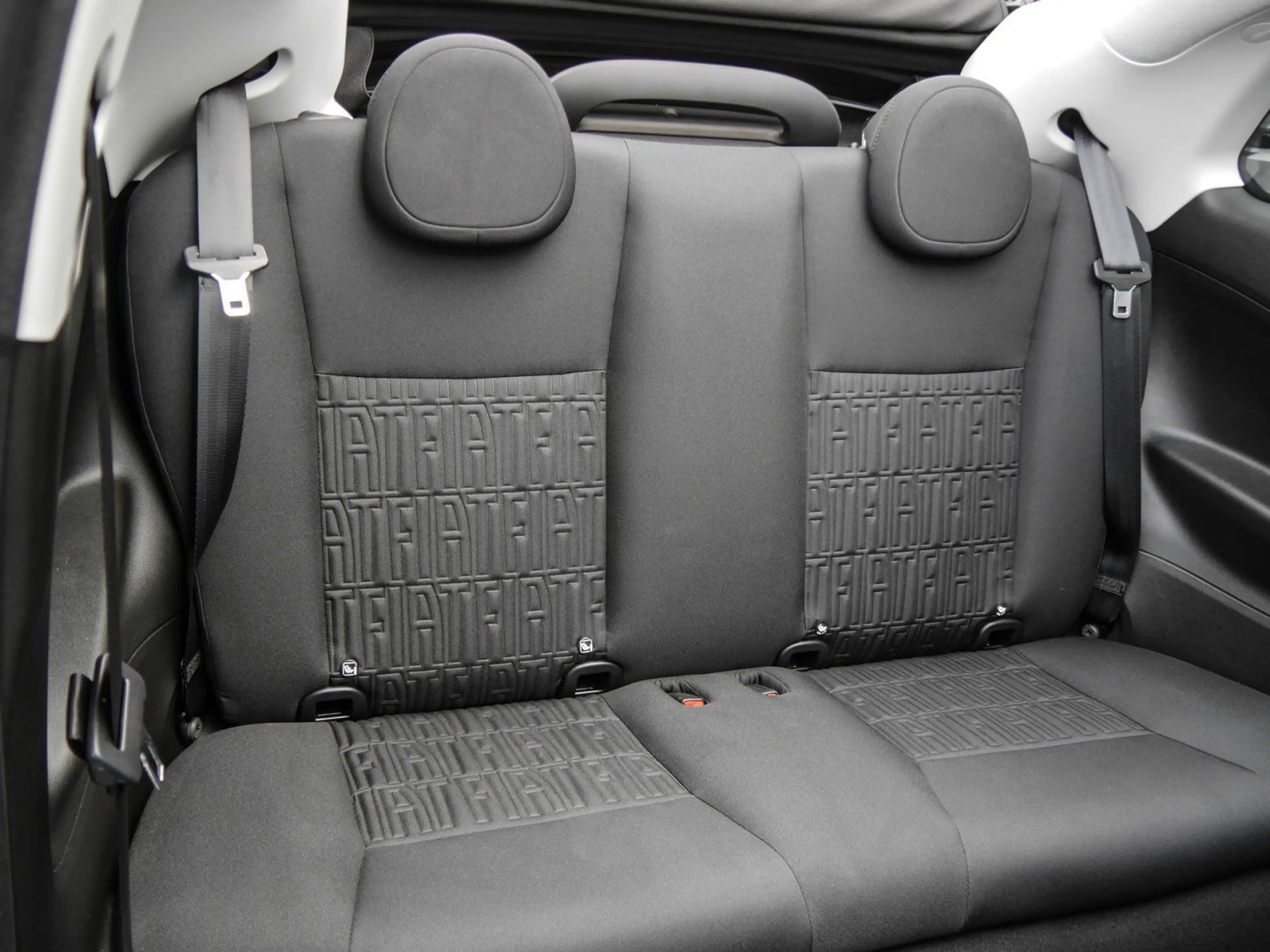 Fiat 500e Neuer 500C Base*PDC*Klimaautomatik*CarPlay*ALU* — photo 4