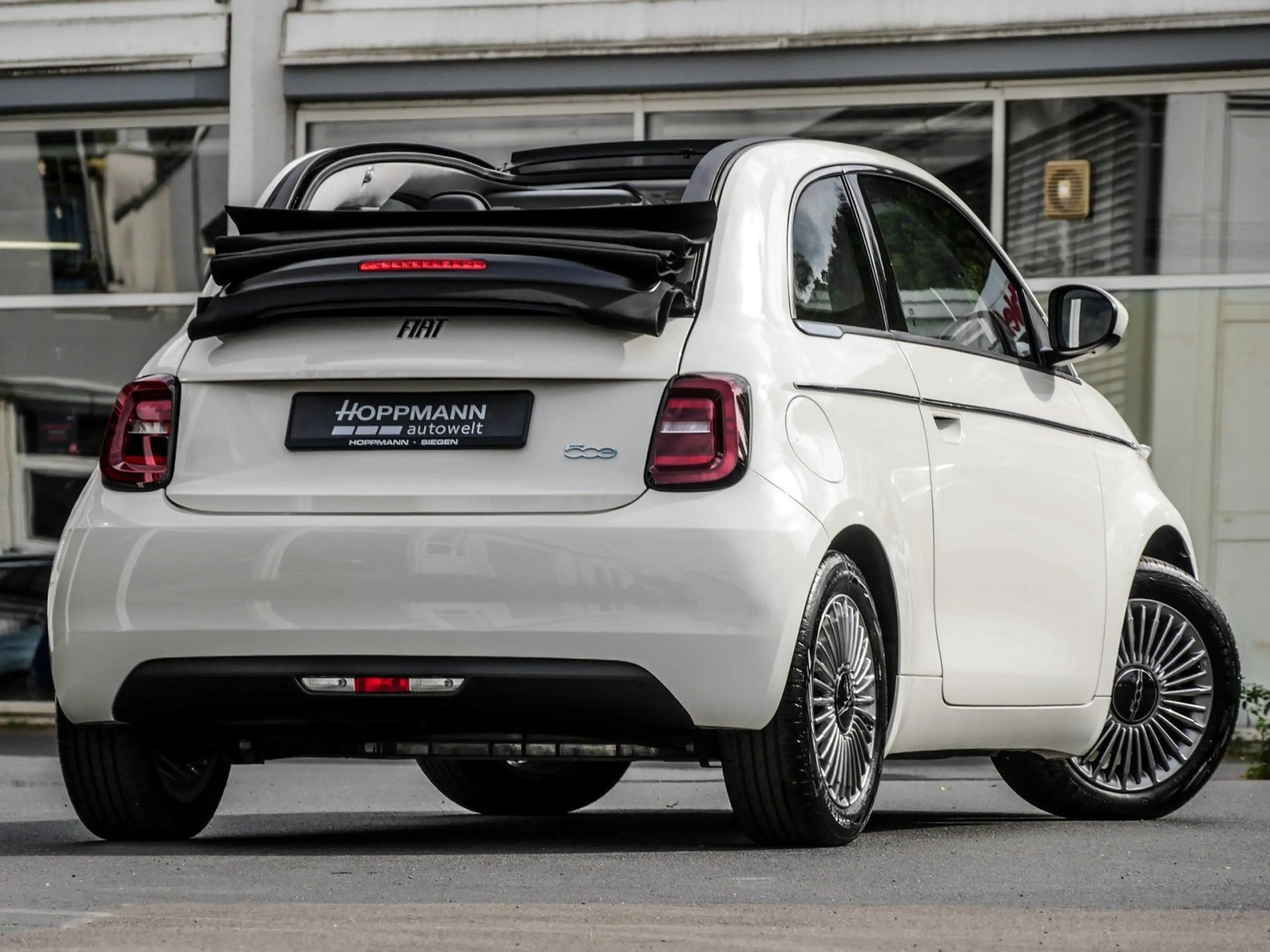 Fiat 500e Neuer 500C Base*PDC*Klimaautomatik*CarPlay*ALU* — photo 2