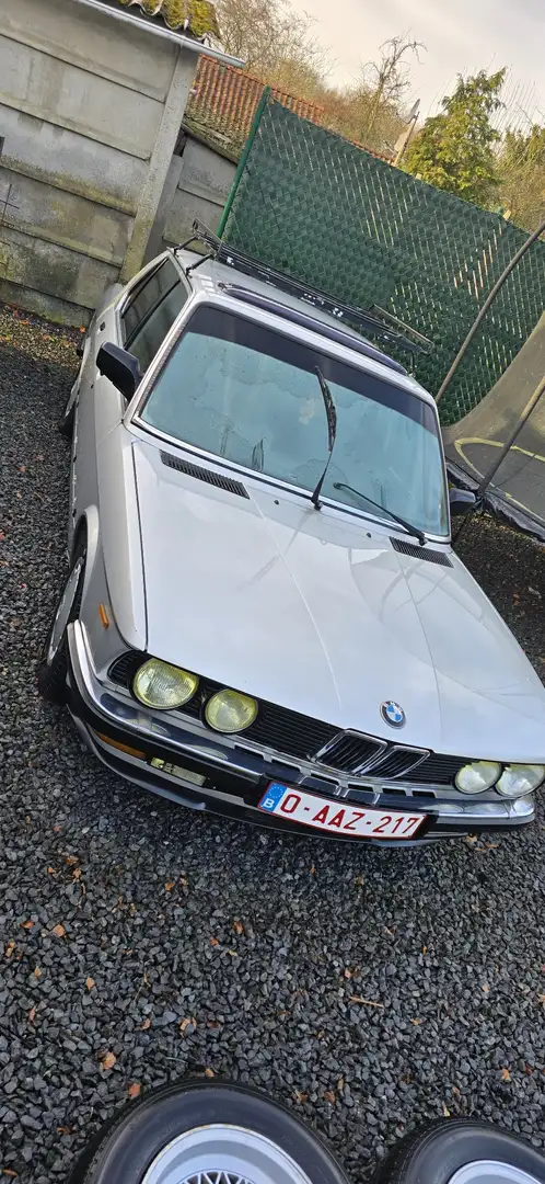 BMW 524 Grau - 1