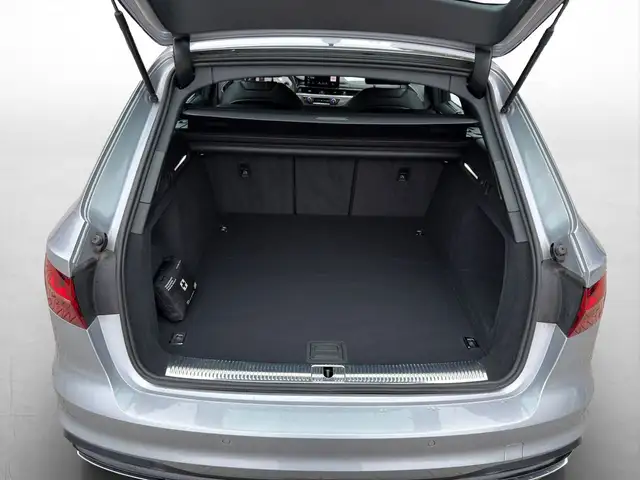 Audi A4 view 11