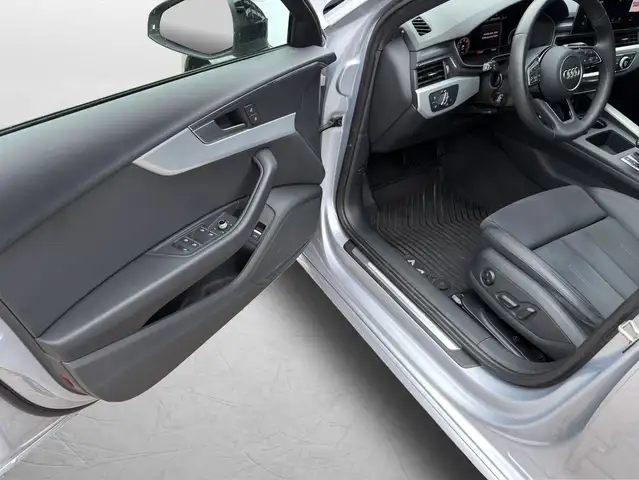Audi A4 view 14