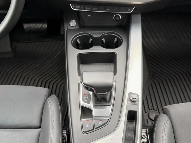 Audi A4 view 7