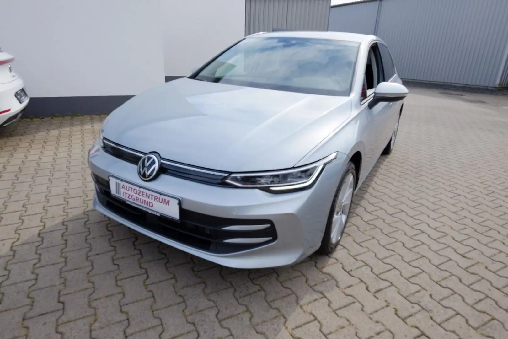 Volkswagen Golf VIII 1.5 eTSI DSG Life/17Zoll/ACC/AppC/Kam Zilver - 1
