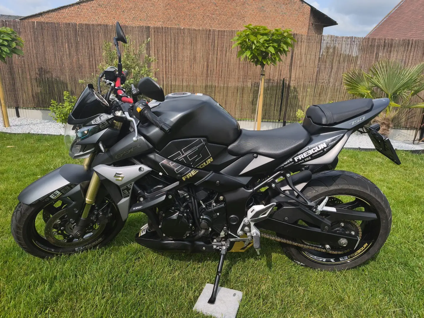 Suzuki GSR 750 Negru - 2