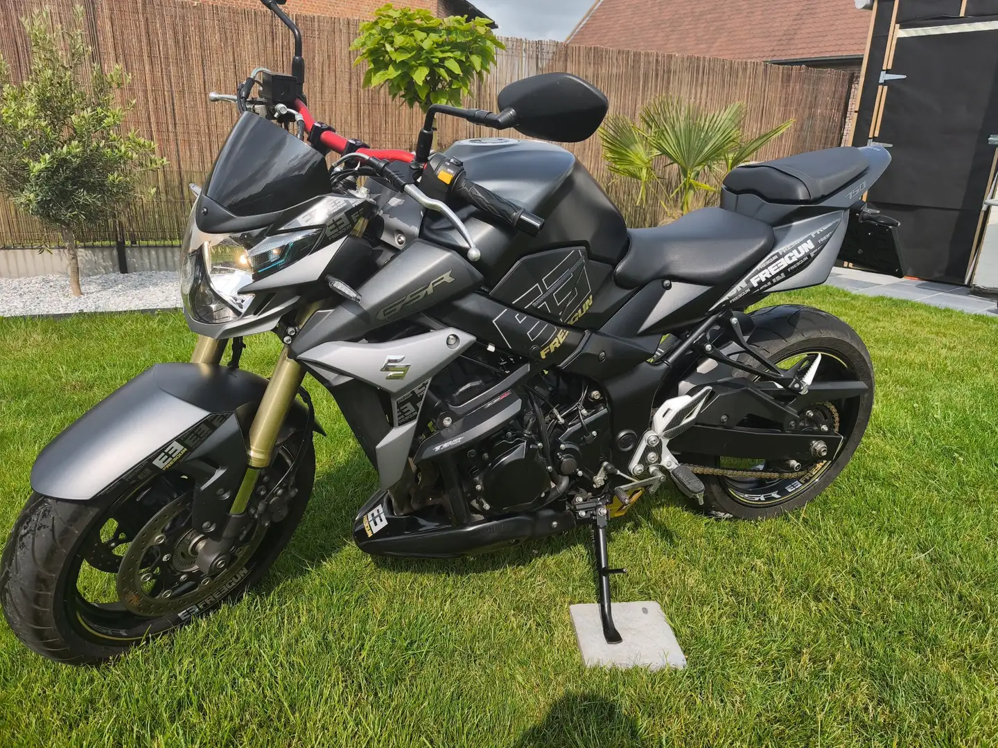Suzuki GSR 750 Negru - 1