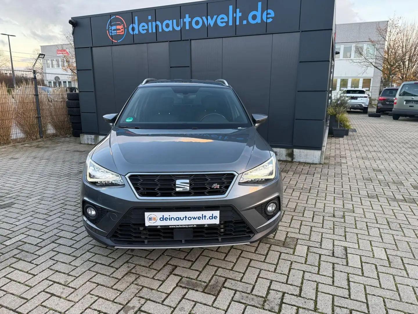 SEAT Arona FR *Beats *Navi *1 Hand Grau - 2