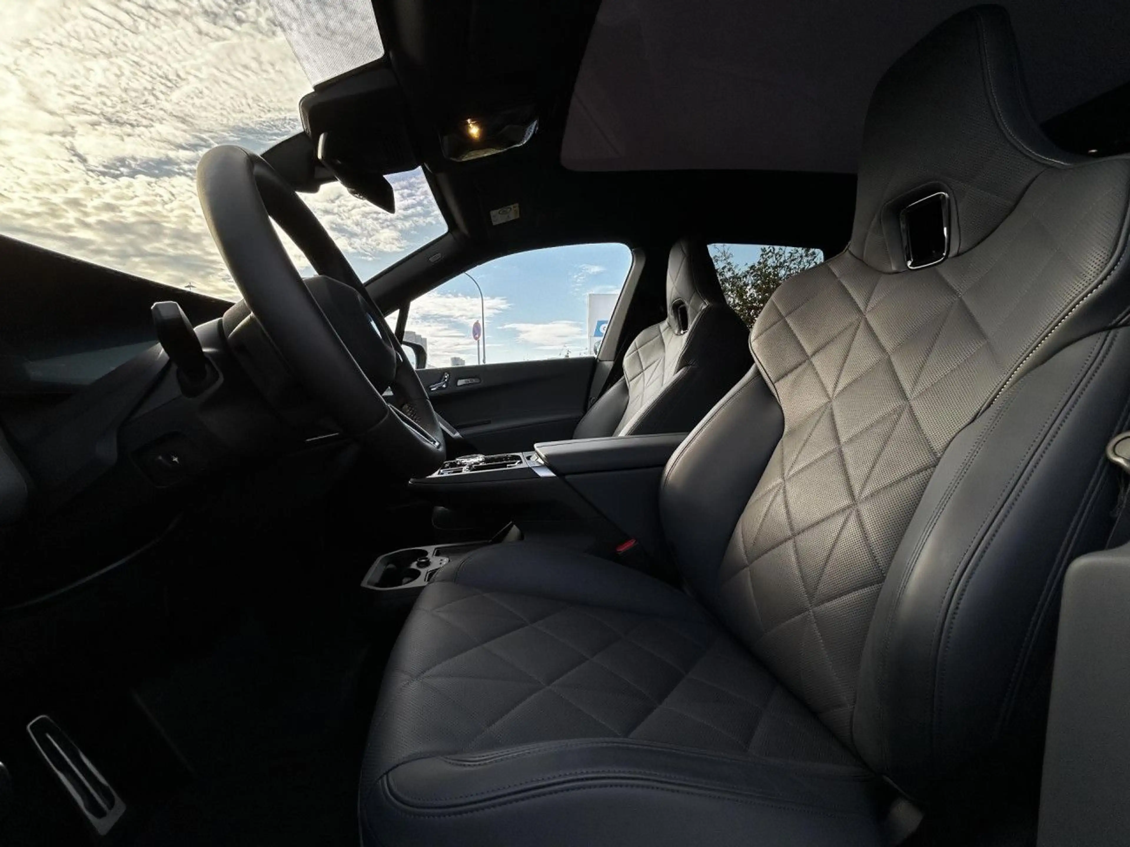 BMW iX x60 M Sport Frozen IntAktivL.Sitzbel.Sky AHK — photo 10
