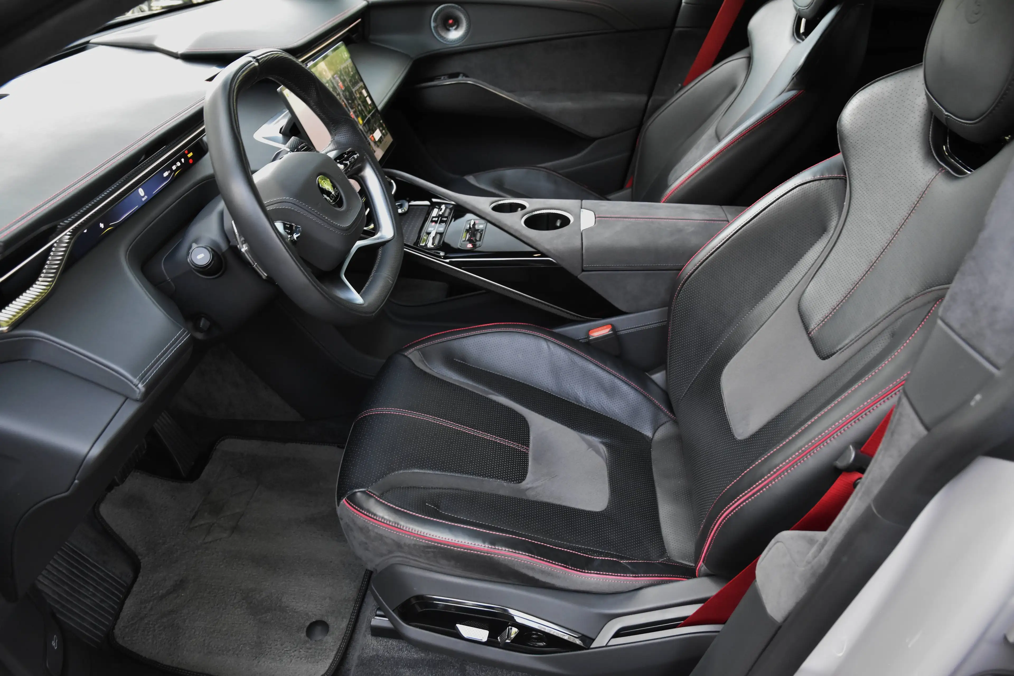 Lotus Eletre 4WD EDS 450 109KWH ***1HD. / NP: € 108.211,-*** — photo 5