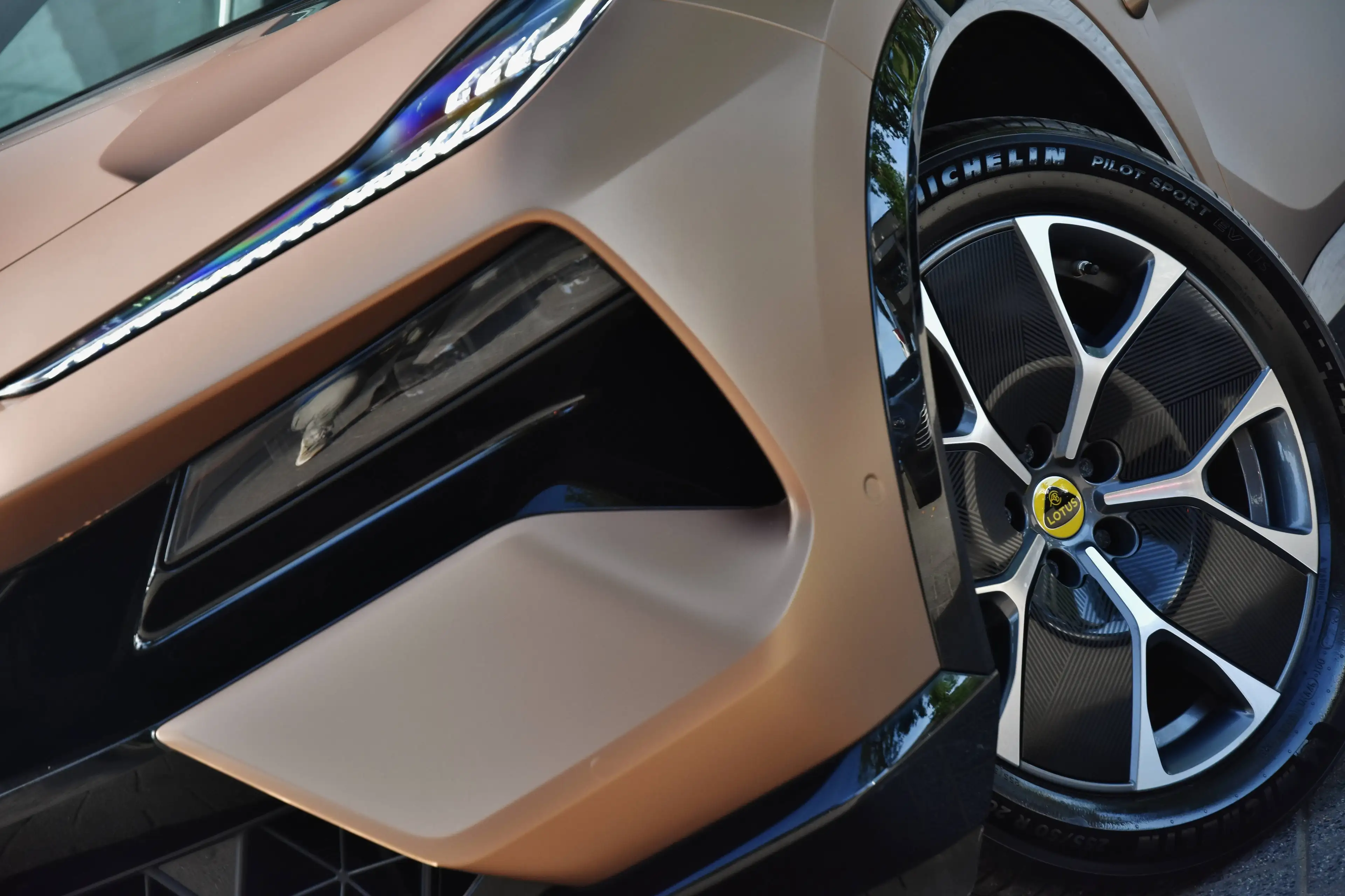Lotus Eletre 4WD EDS 450 109KWH ***1HD. / NP: € 108.211,-*** — photo 7