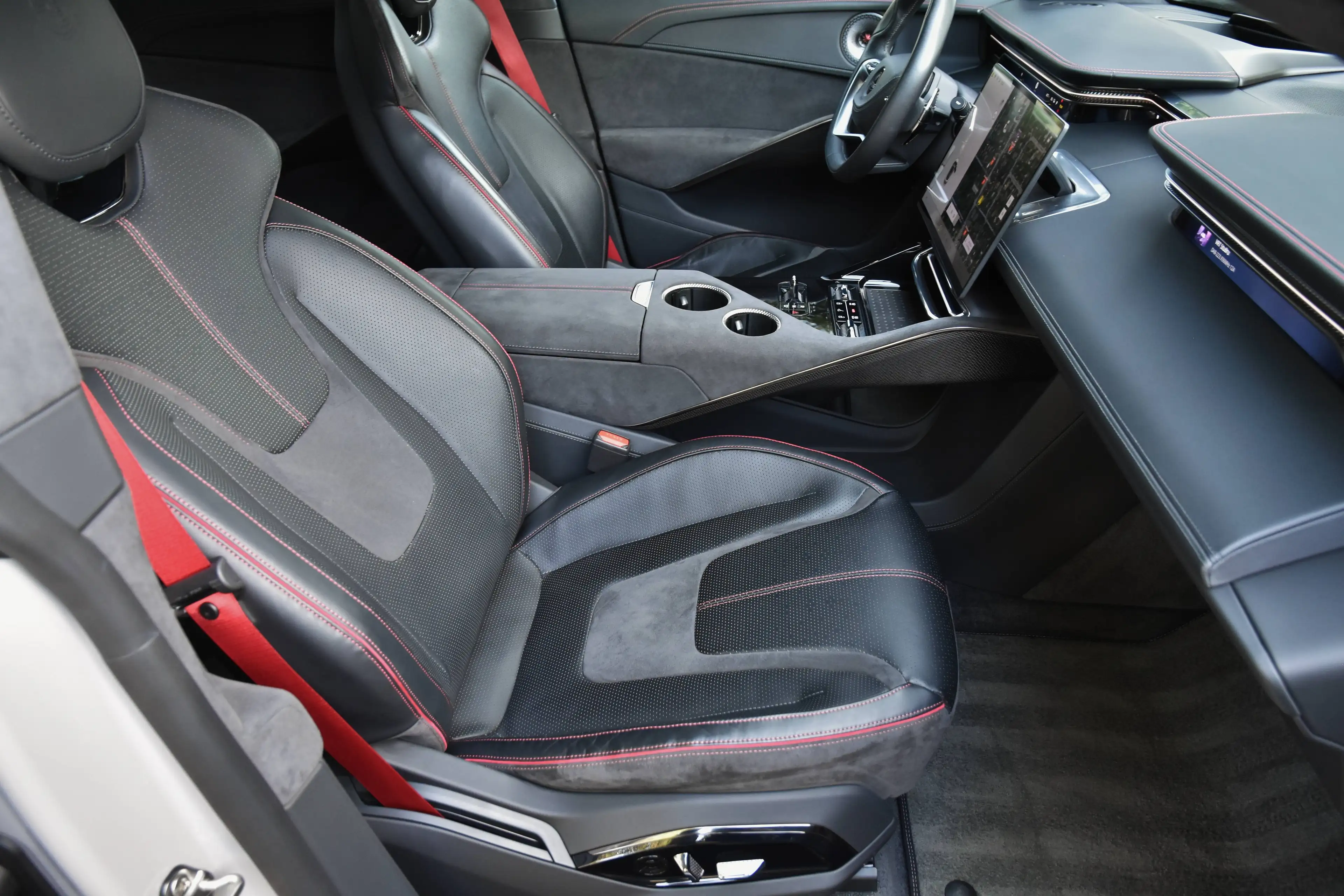 Lotus Eletre 4WD EDS 450 109KWH ***1HD. / NP: € 108.211,-*** — photo 14