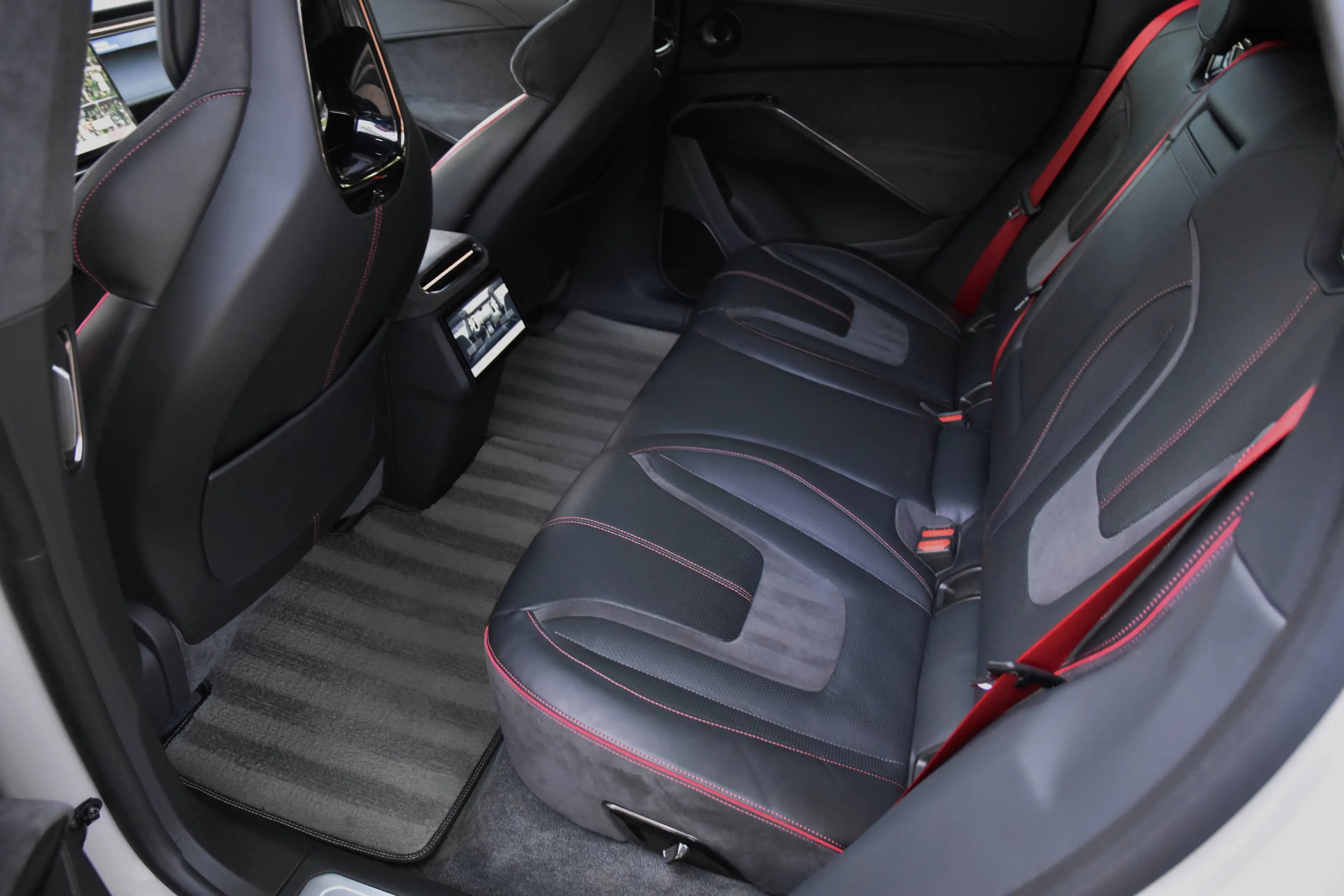 Lotus Eletre 4WD EDS 450 109KWH ***1HD. / NP: € 108.211,-*** — photo 12
