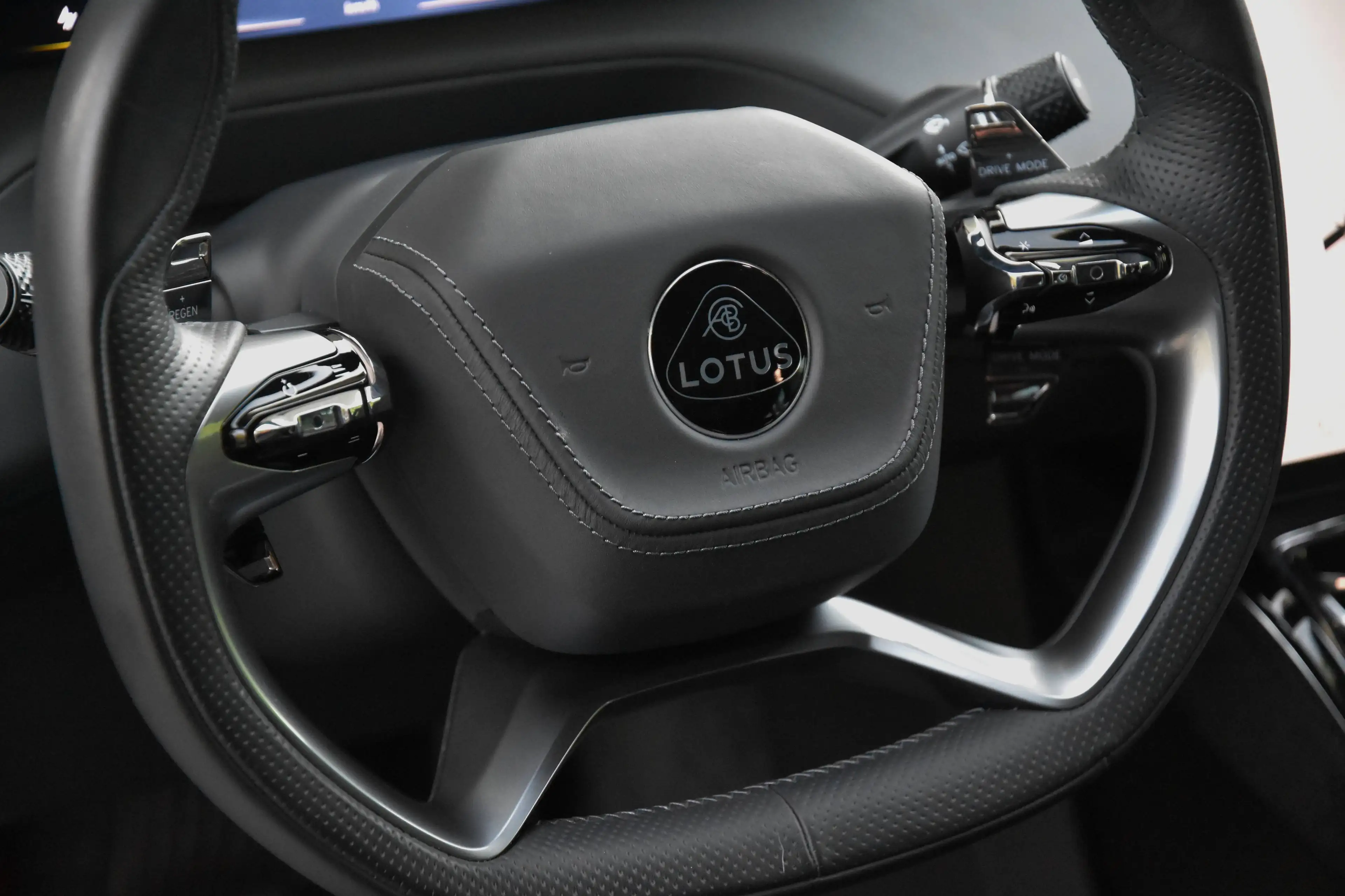 Lotus Eletre 4WD EDS 450 109KWH ***1HD. / NP: € 108.211,-*** — photo 11