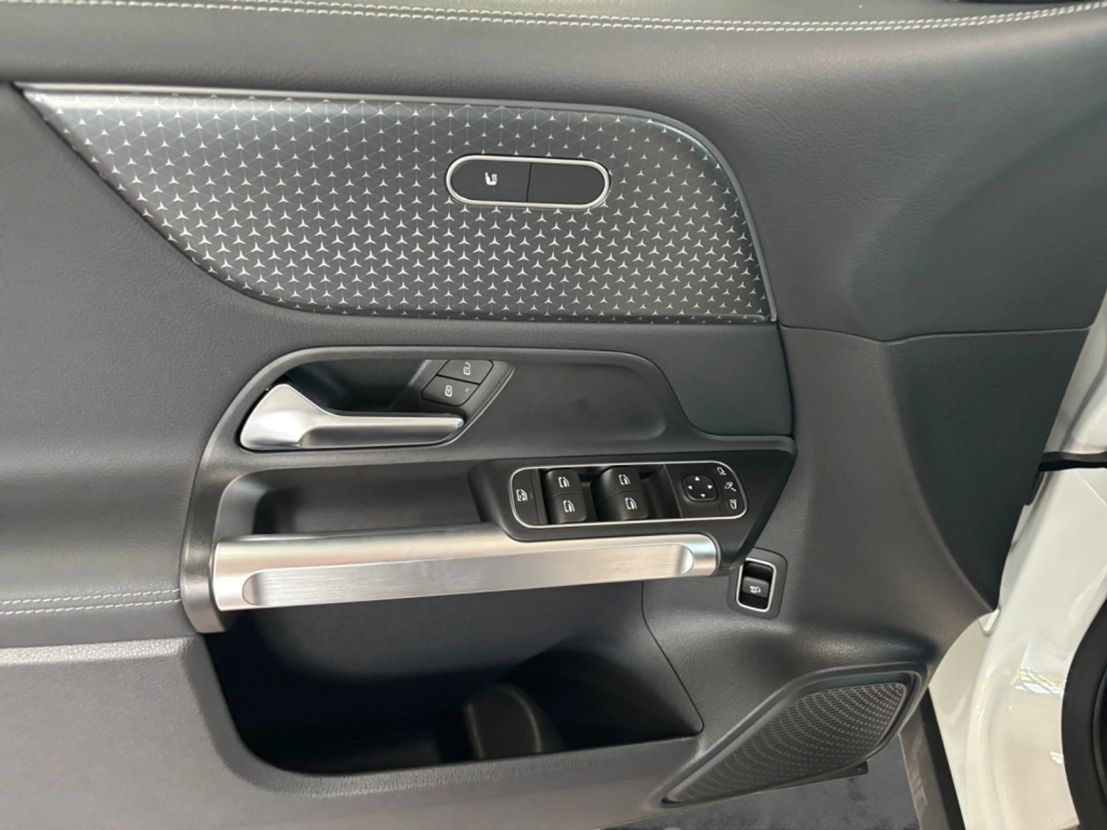 Mercedes-Benz EQB 250 + Progressive*Advanced*LED*5+2 Sitzer* — photo 10
