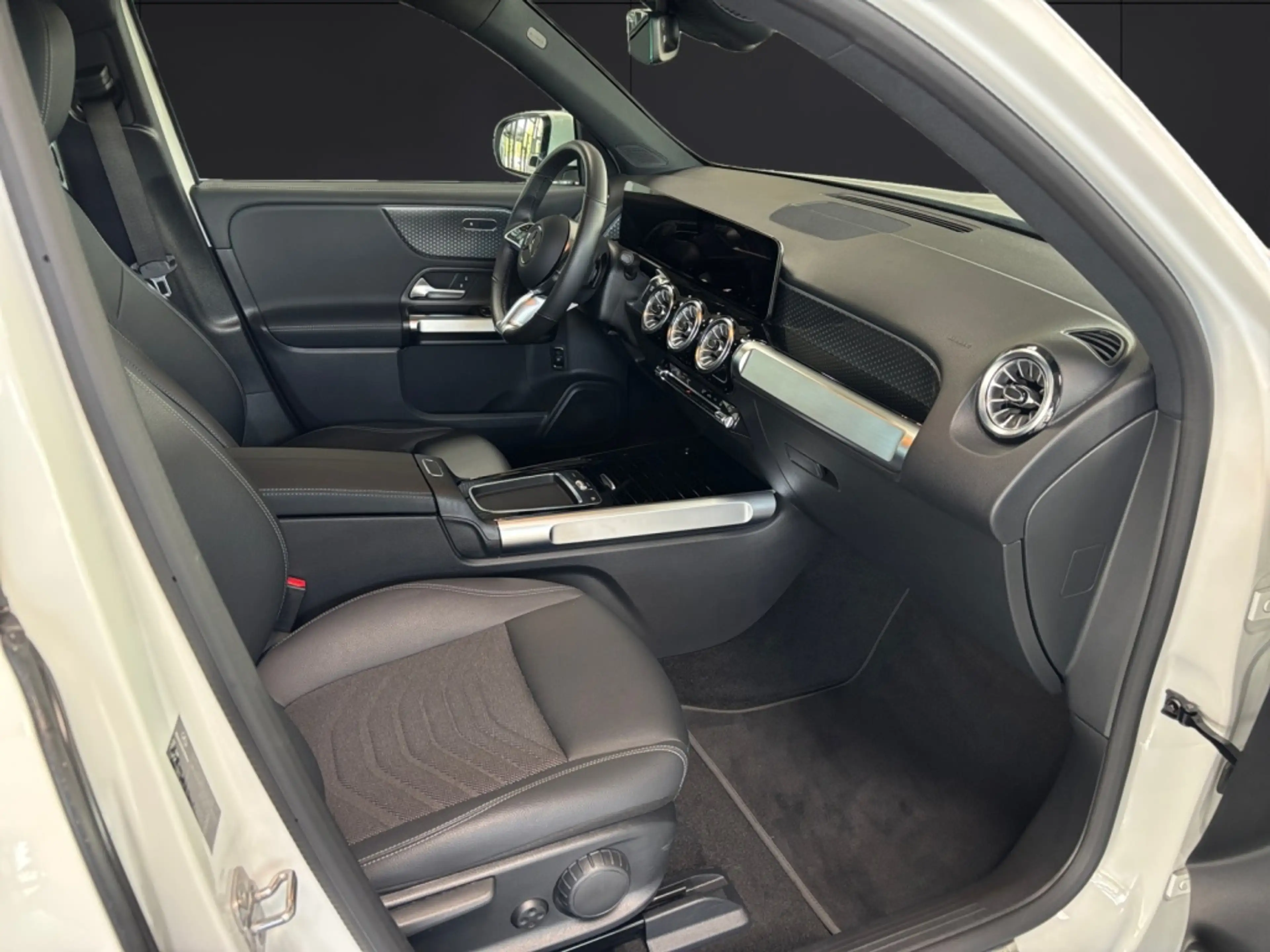 Mercedes-Benz EQB 250 + Progressive*Advanced*LED*5+2 Sitzer* — photo 7