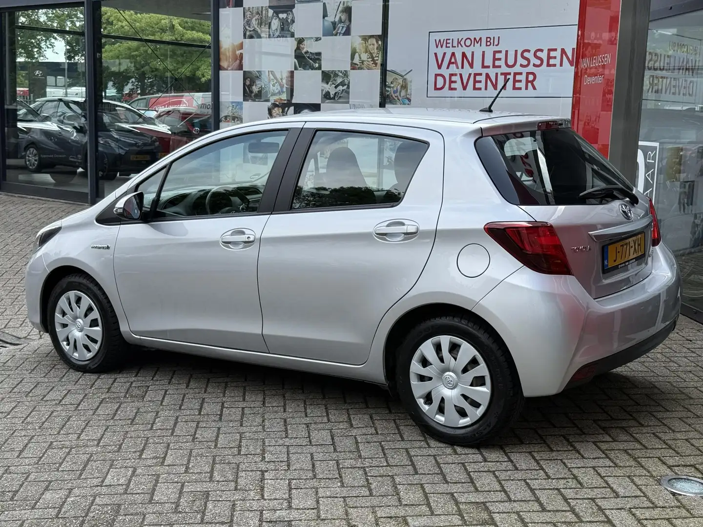 Toyota Yaris 1.5 Hybrid Now RADIO CAMERA 4S BANDEN BLEUTHOOTH Gris - 2