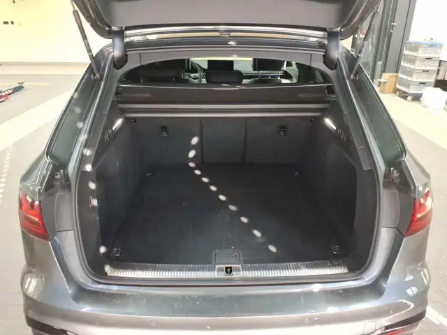 Audi A4 view 10
