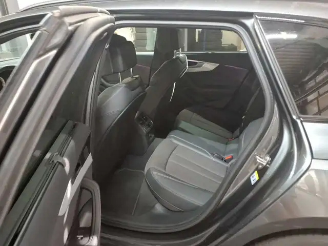 Audi A4 view 9