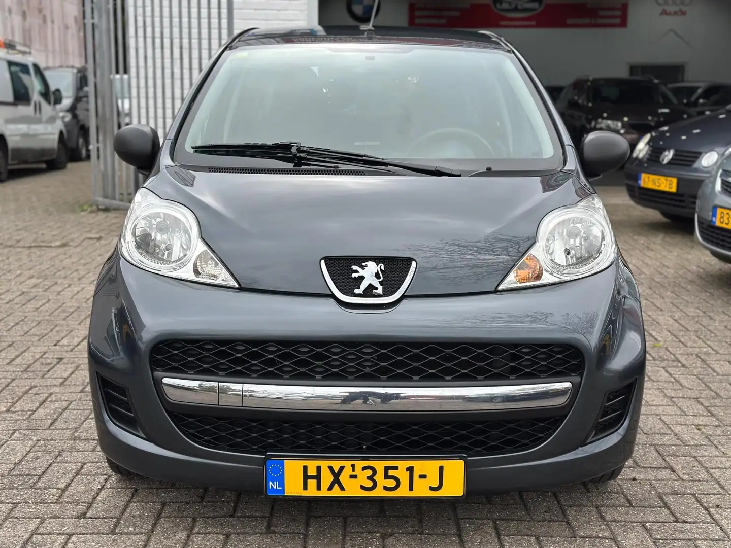 Peugeot 107 1.0-12V XR Bj:2010 5 Deurs NAP Gris - 2