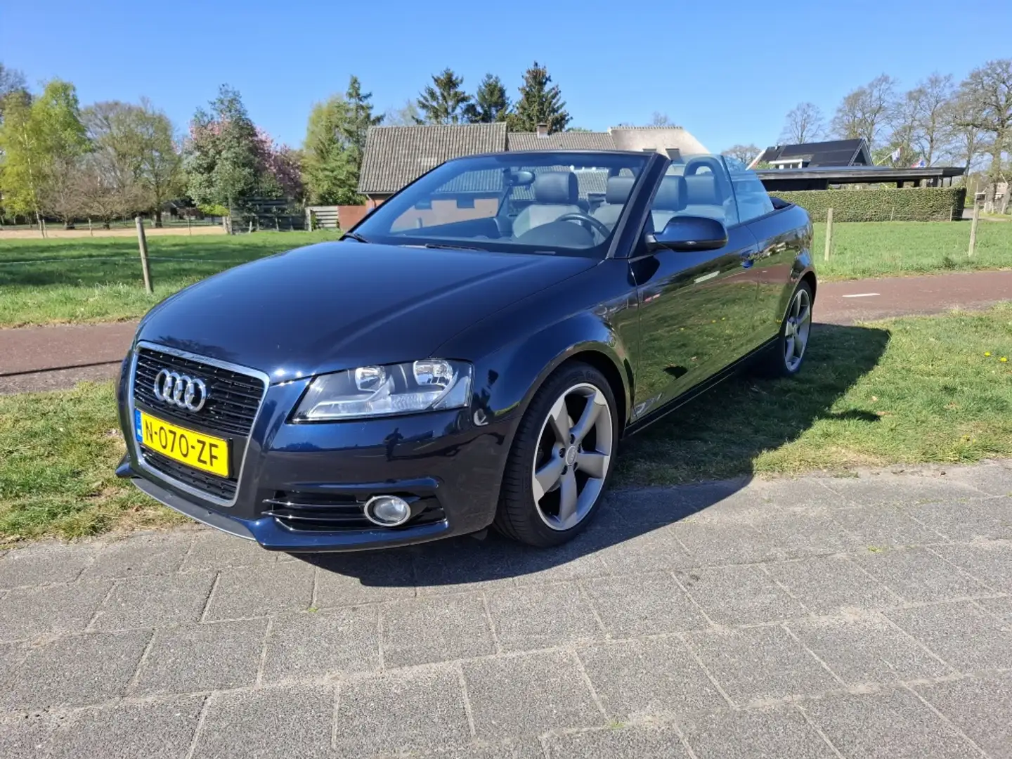 Audi A3 Cabriolet 1.2 TFSI S-line Blau - 1