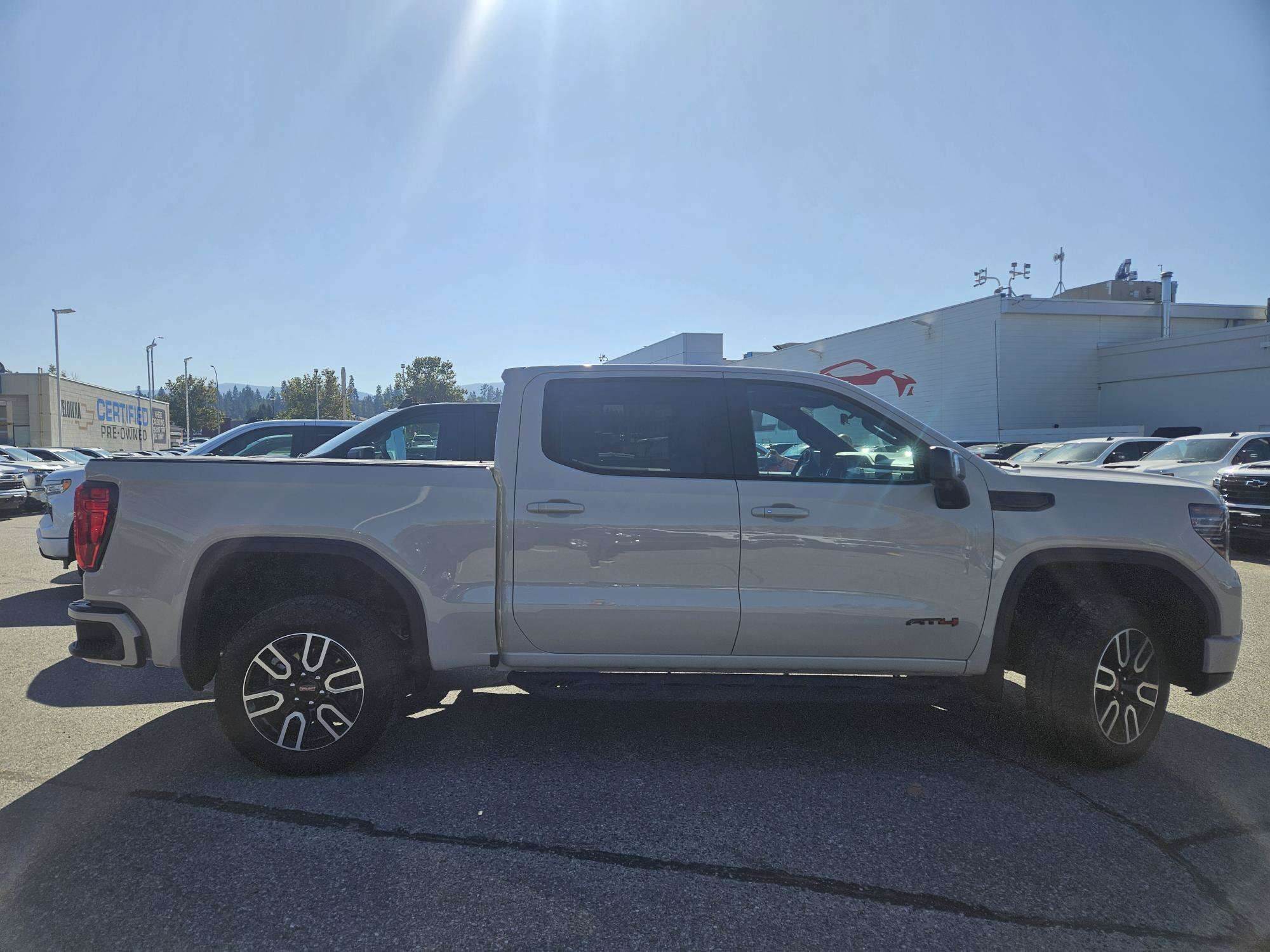 2026 GMC Sierra 1500 AT4 3.0L | Htd Str Wheel & Seats | Rmt Start | Fol — photo 1
