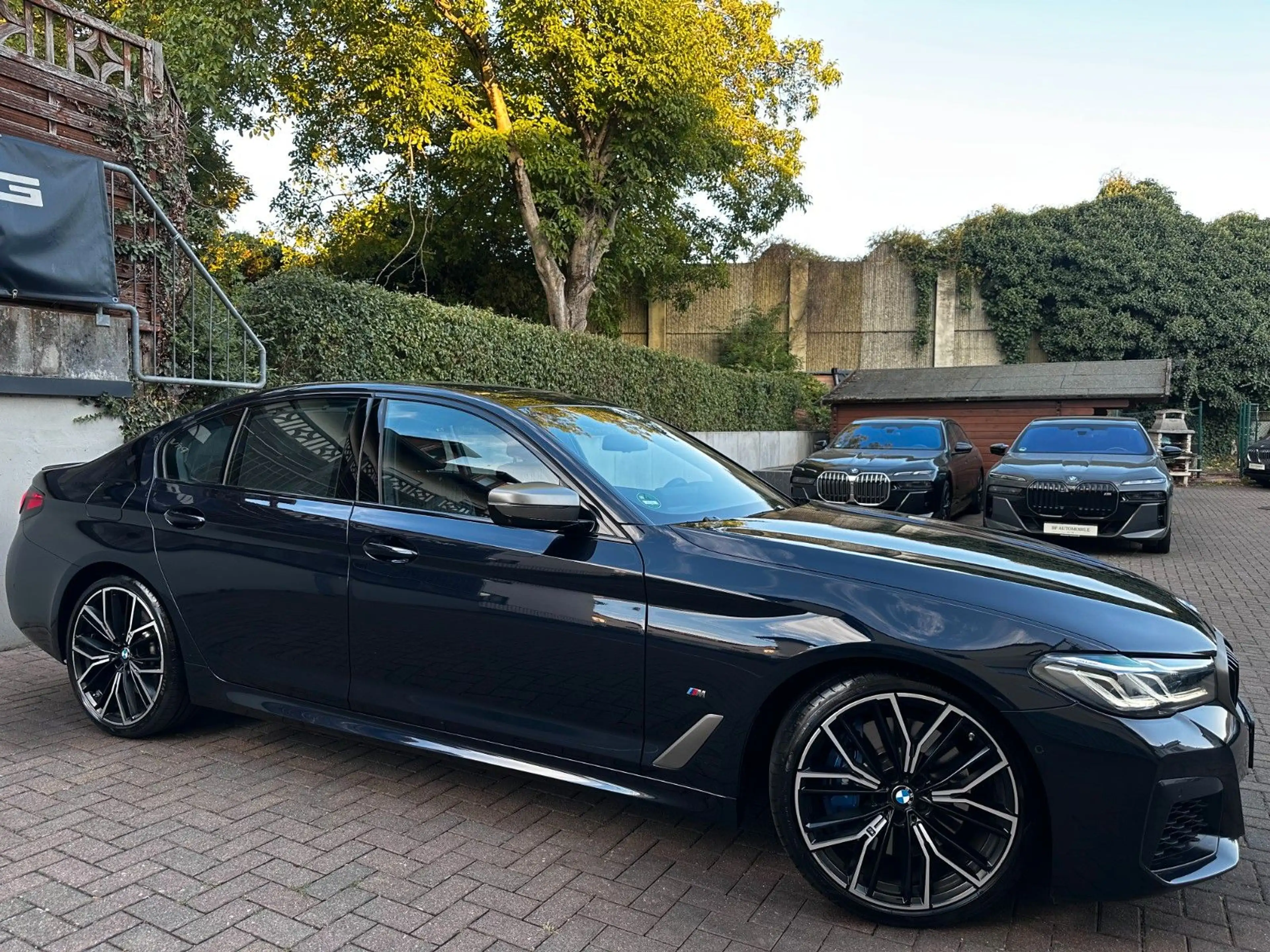 BMW 550 i xDrive B&W*Sitzklima*StandHz*DA-Prof*360° — photo 4