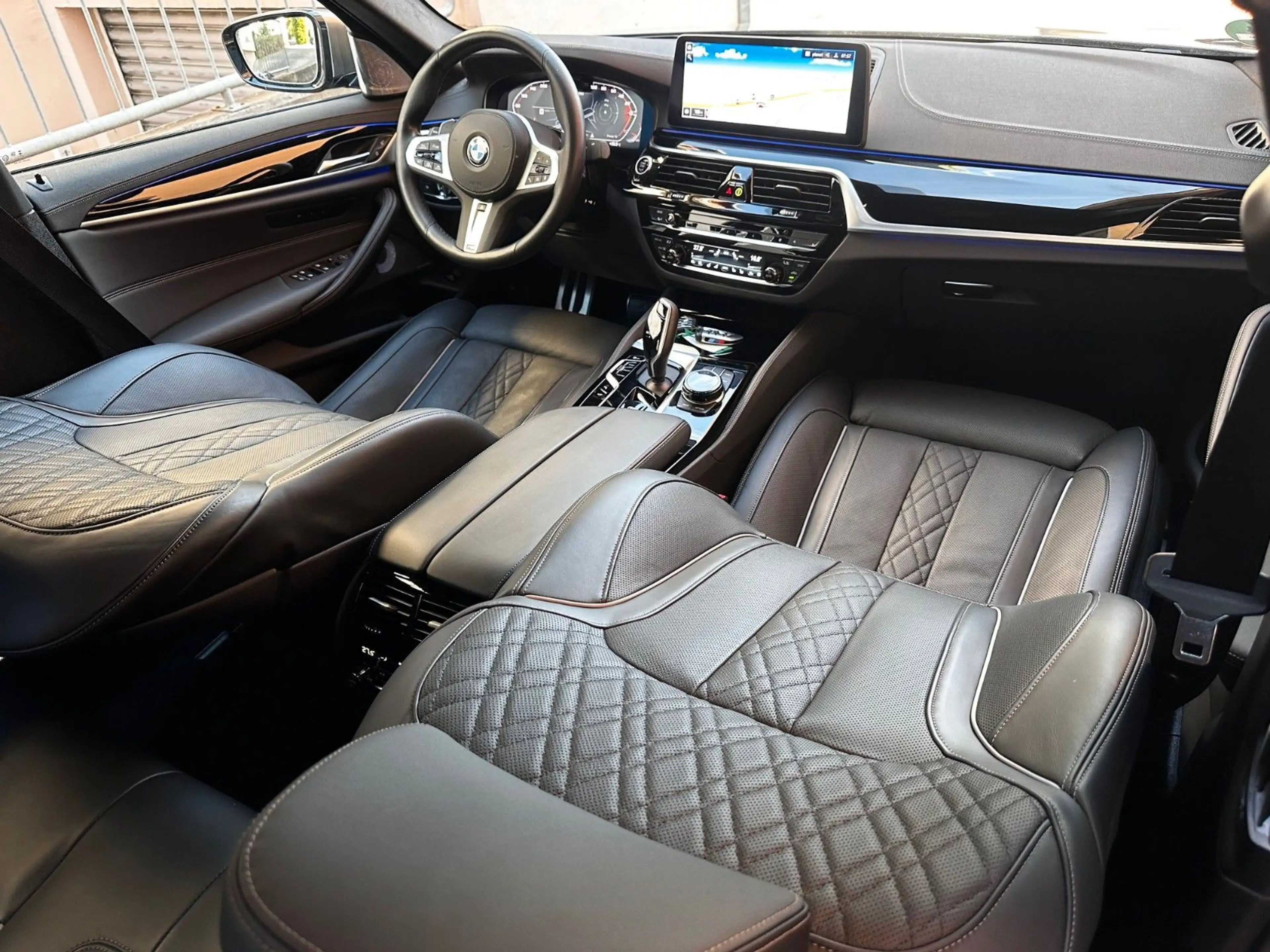 BMW 550 i xDrive B&W*Sitzklima*StandHz*DA-Prof*360° — photo 14