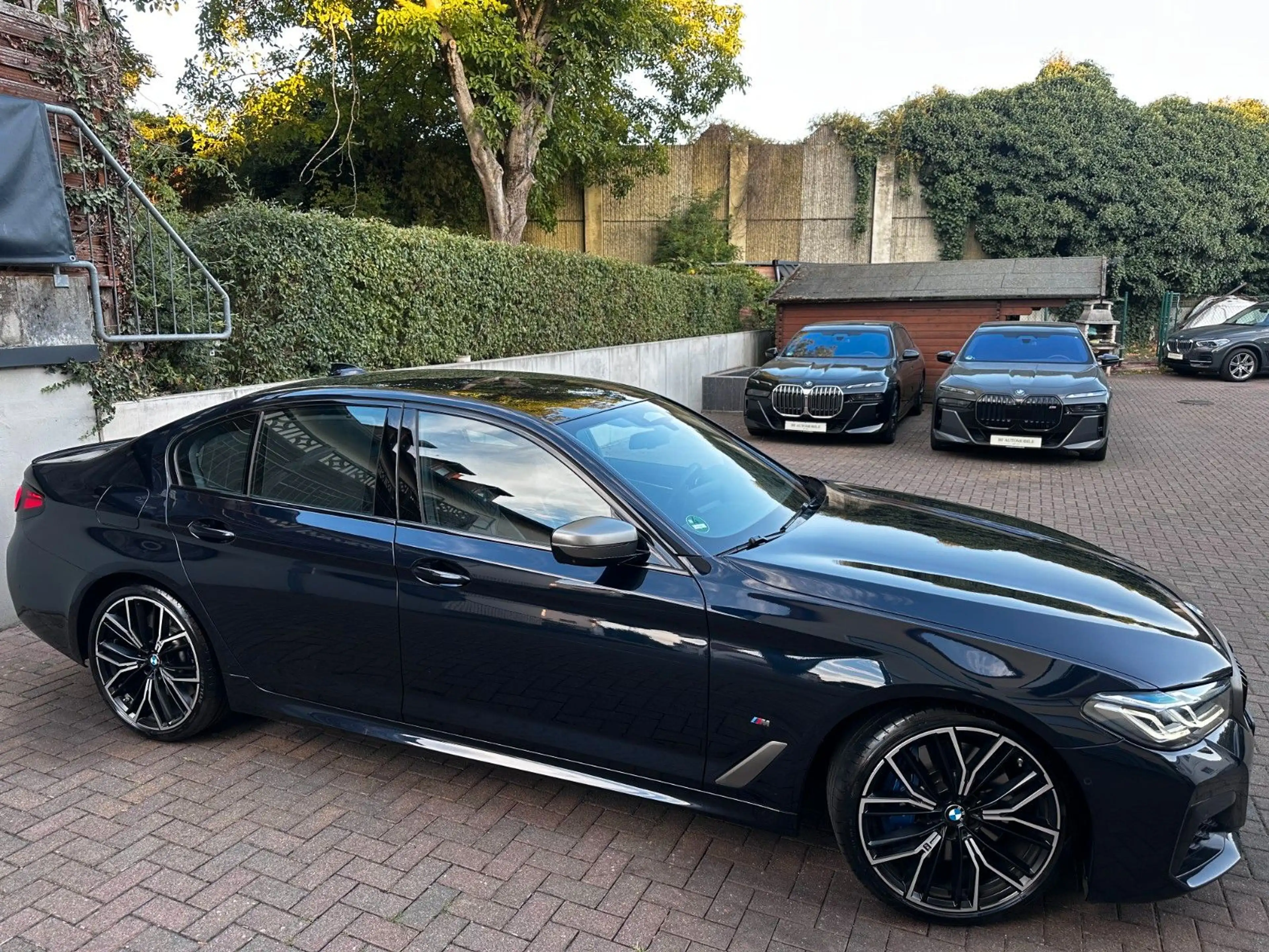 BMW 550 i xDrive B&W*Sitzklima*StandHz*DA-Prof*360° — photo 3