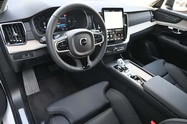Volvo XC90 view 12
