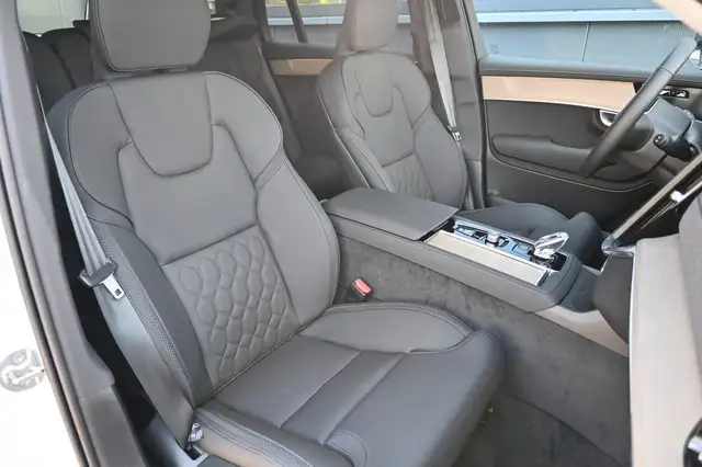 Volvo XC90 view 14