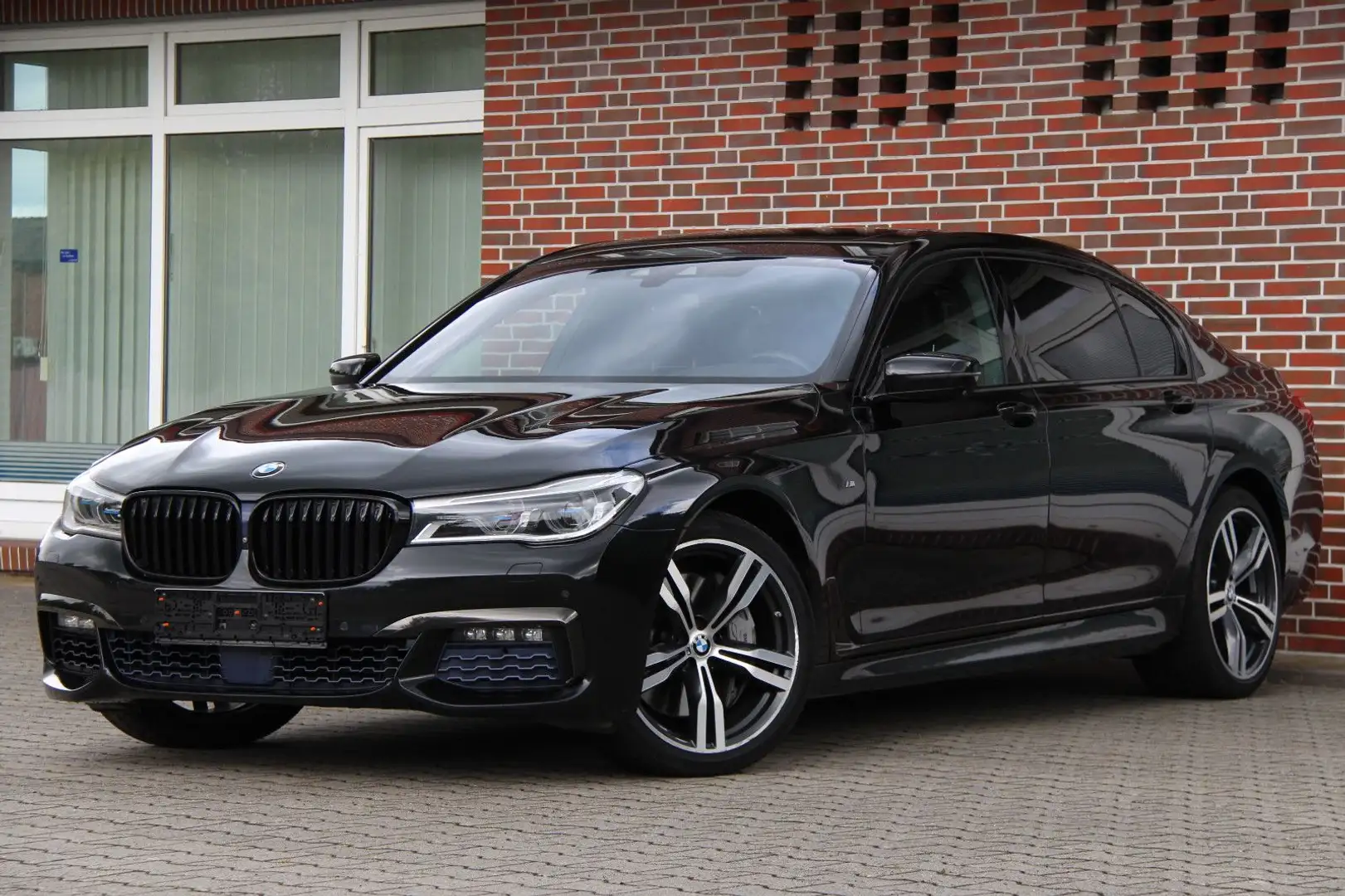 BMW 750 i L xDr.*M SPORTPAKET*SKY & EXECUTIVE LOUNGE* Noir - 1