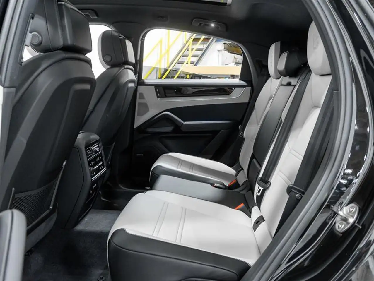 Porsche Cayenne снимка Porsche Cayenne