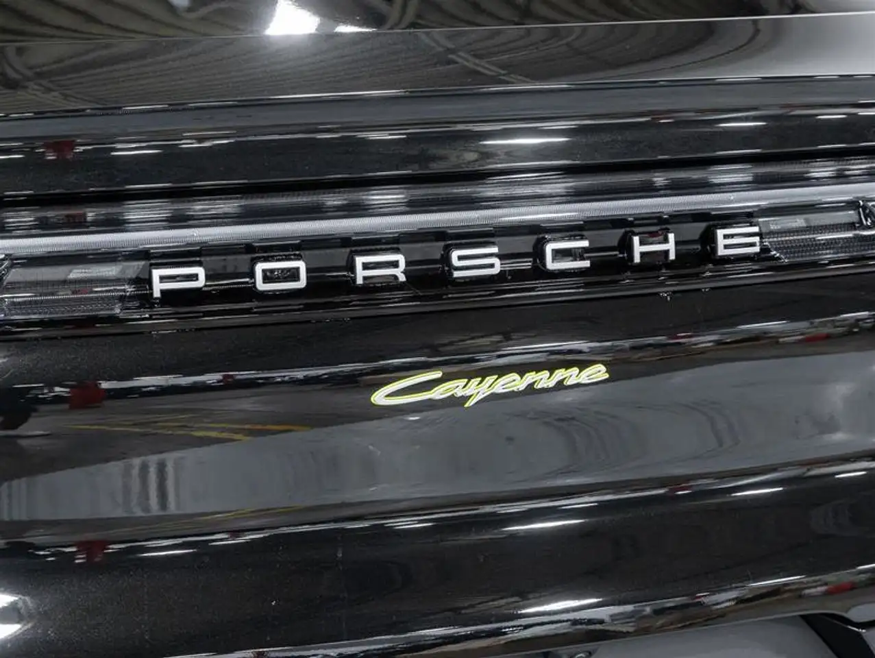Porsche Cayenne снимка Porsche Cayenne
