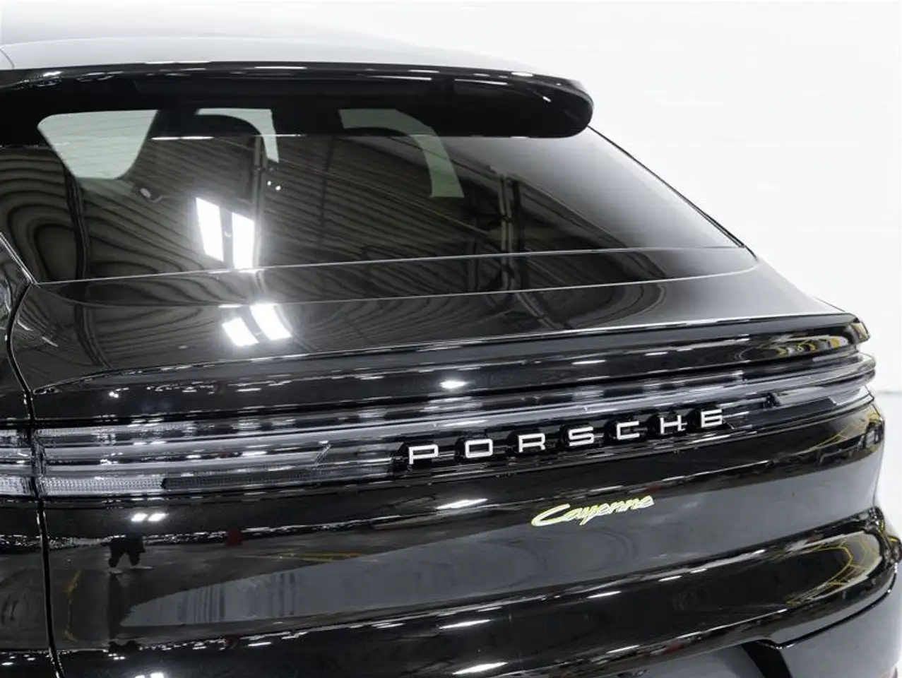 Porsche Cayenne снимка Porsche Cayenne