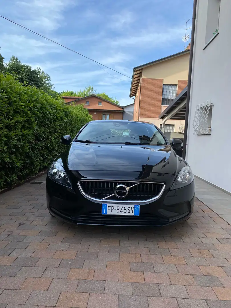 Volvo V40 2.0 d2 R-design Momentum - 1