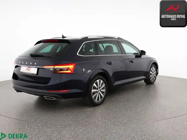 Skoda Superb view 5