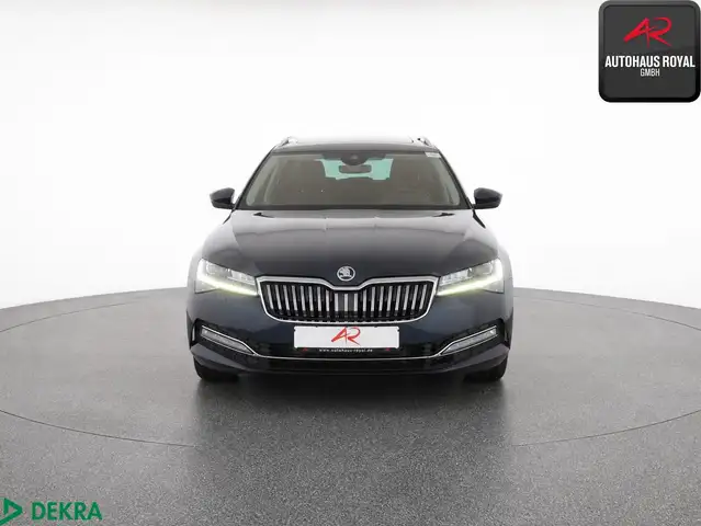 Skoda Superb view 8