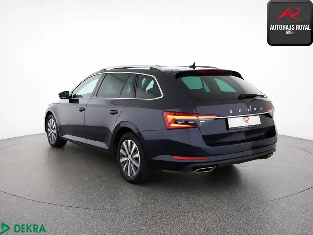 Skoda Superb view 3