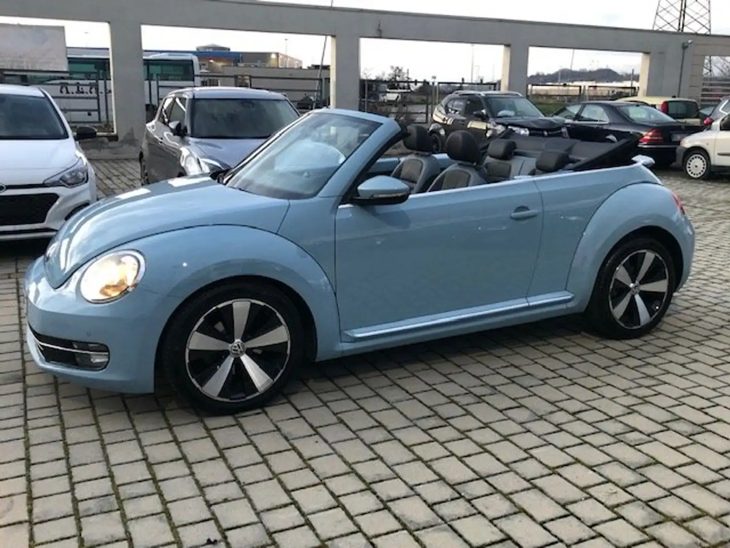 Volkswagen Maggiolino Maggiolino Cabrio 1.6 tdi Sport 105cv - 1