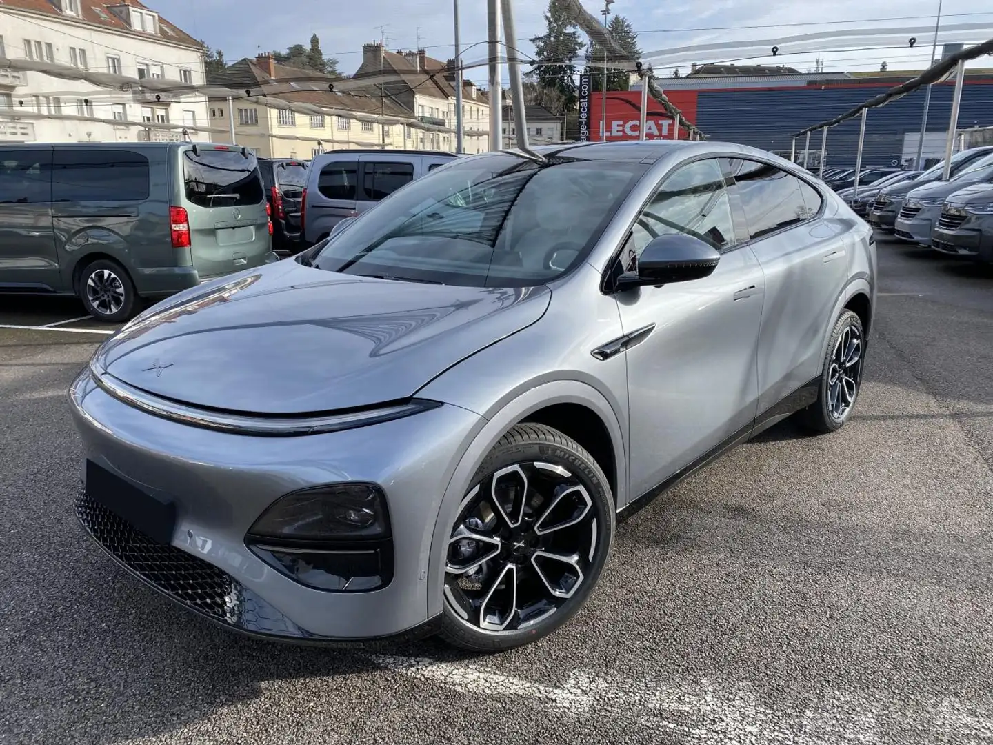 Xpeng G6 PERFORMANCE 80 KWH AWD AVEC ATTELAGE Gris - 1