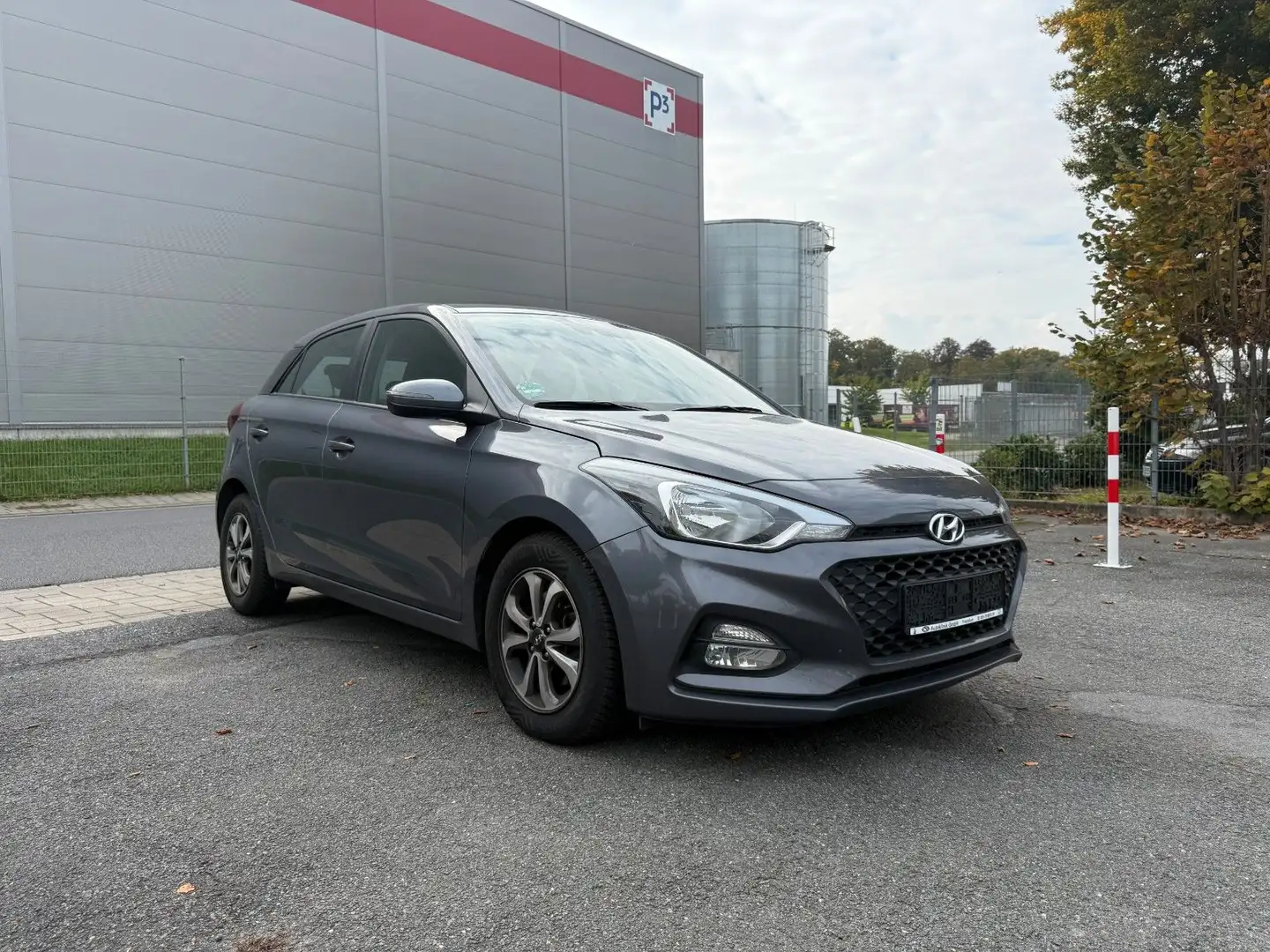 Hyundai i20 Trend EURO6/129TKM/PDC/SITZHEIZUNG/TEMPOMAT Grau - 2
