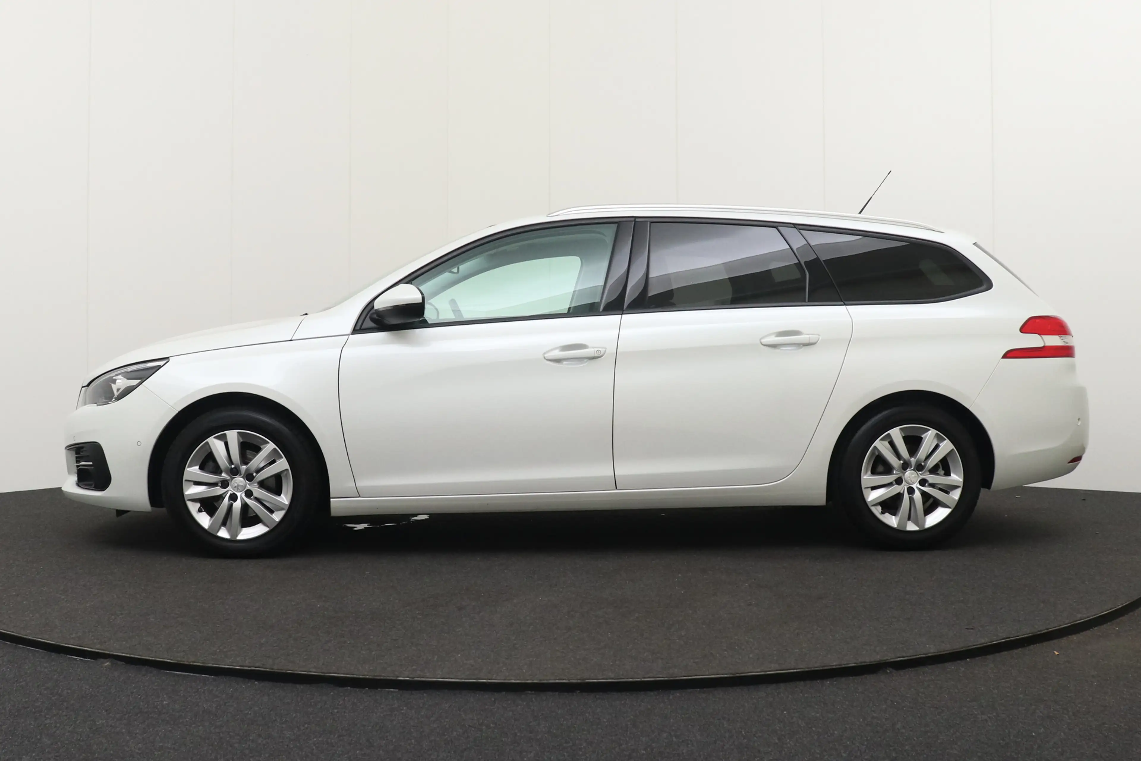 Peugeot 308 SW 1.2T 111 PK Executive Pano-dak Carplay Navi — photo 5