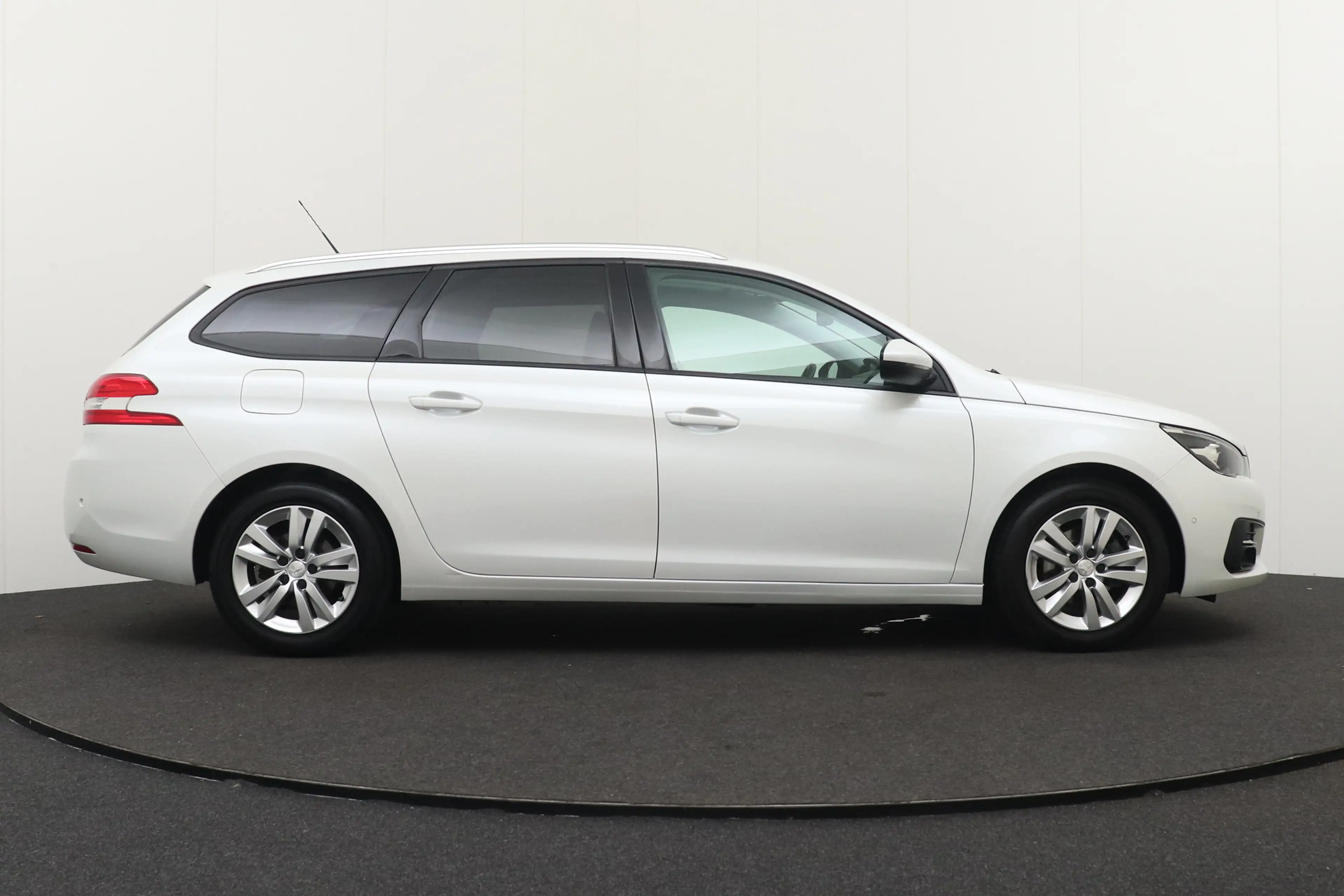 Peugeot 308 SW 1.2T 111 PK Executive Pano-dak Carplay Navi — photo 6