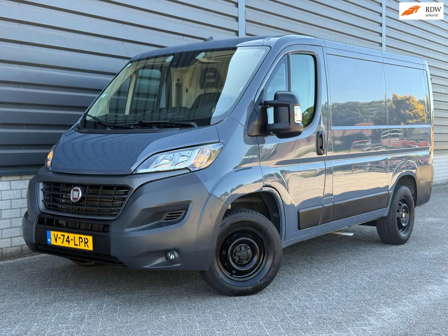 Fiat Ducato 30 2.3 MultiJet L1H1 Pro Cruise / Camera / Airco / Grijs - 1