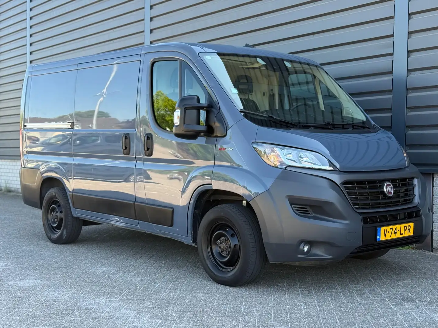 Fiat Ducato 30 2.3 MultiJet L1H1 Pro Cruise / Camera / Airco / Grijs - 2